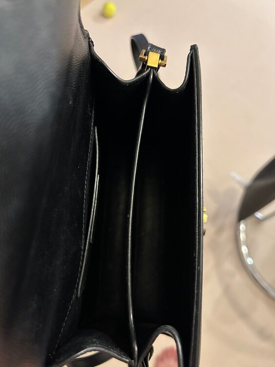 カサンドラトップハンドル (ミニ/グレイン・ド・プードルエン ボスレザー)（ブランドバッグ）の商品画像 - 査定依頼日：2025年5月22日 - 最高査定価格：80,000円