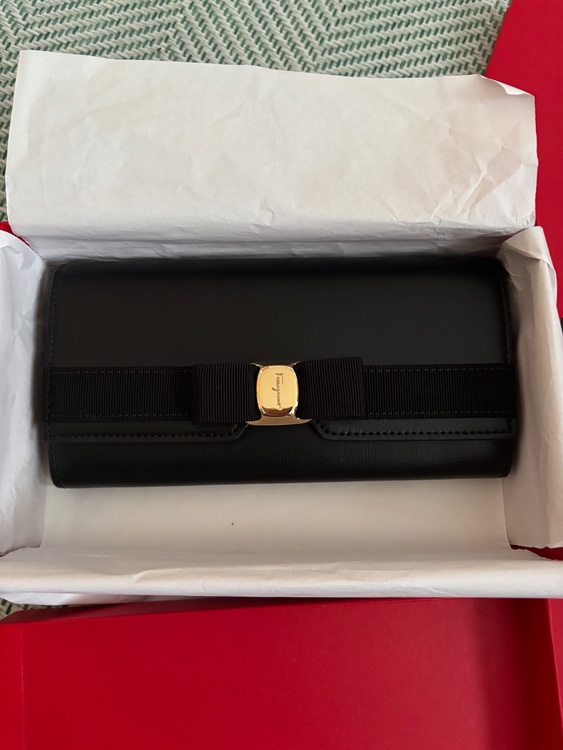 フェラガモ  （ブランドバッグ）の商品画像 - 査定依頼日：2025年11月8日 - 最高査定価格：40,000円