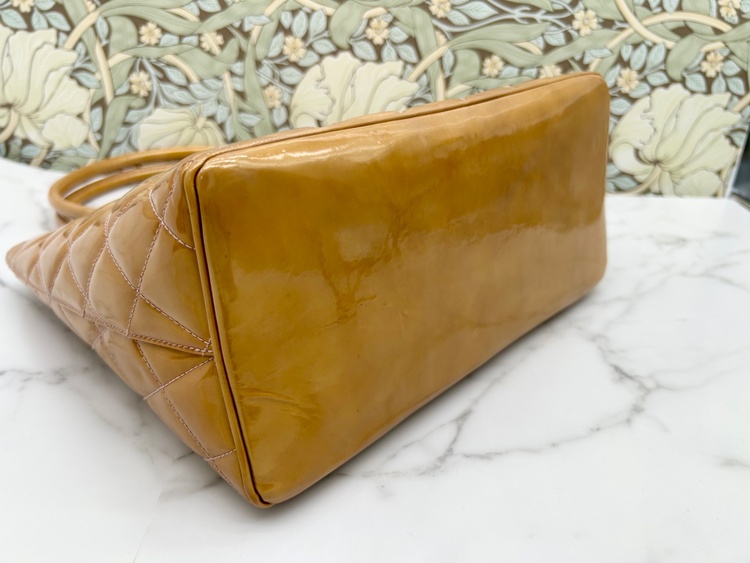 発覚トート（ブランドバッグ）の商品画像 - 査定依頼日：2026年2月21日 - 最高査定価格：70,000円