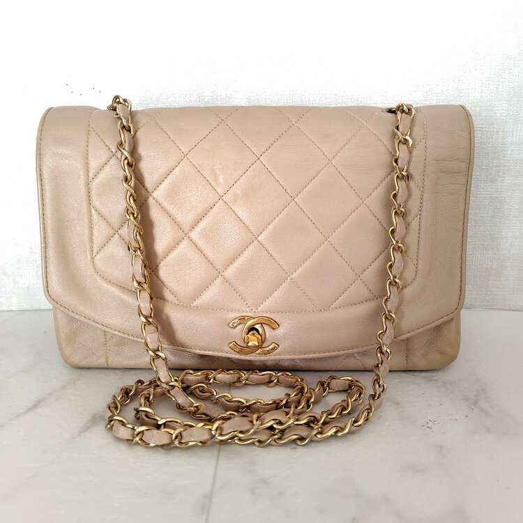 ダイアナフラップ（ブランドバッグ）の商品画像 - 査定依頼日：2025年2月10日 - 最高査定価格：380,000円