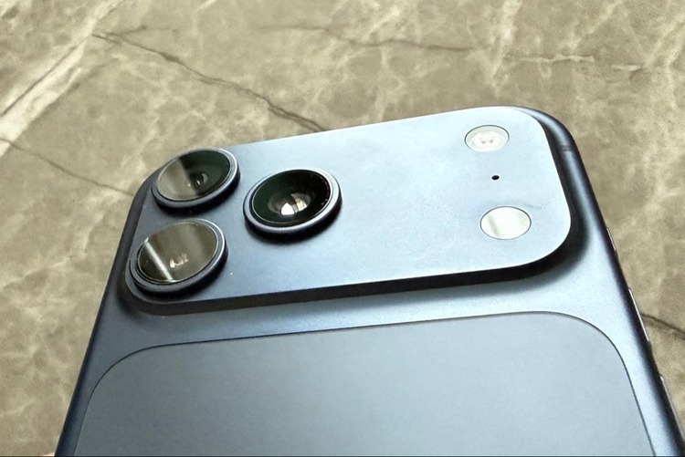 iPhone 17 Pro Max 256GB SIMフリー（スマホ）の商品画像 - 査定依頼日：2026年4月27日 - 最高査定価格：168,000円