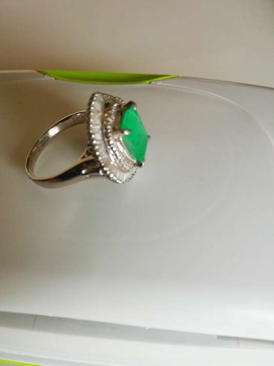 エメラルドとダイヤ写真有（宝石）の商品画像 - 査定依頼日：2024年4月12日 - 最高査定価格：150,000円