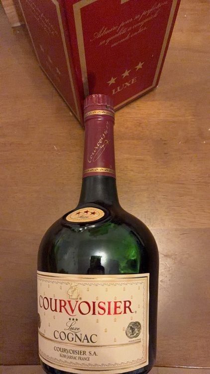  クルボアジェ スリースター リュクス 700ml（お酒）の商品画像 - 査定依頼日：2026年4月6日 - 最高査定価格：1,500円