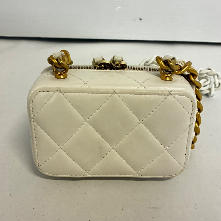 CHANEL ショルダーコインパース（ブランドバッグ）の商品画像 - 査定依頼日：2026年6月21日 - 最高査定価格：250,000円