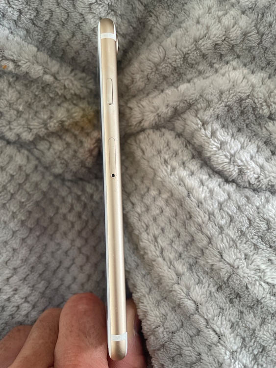 iPhone8 128GB SIMフリー（スマホ）の商品画像 - 査定依頼日：2026年3月15日 - 最高査定価格：4,000円