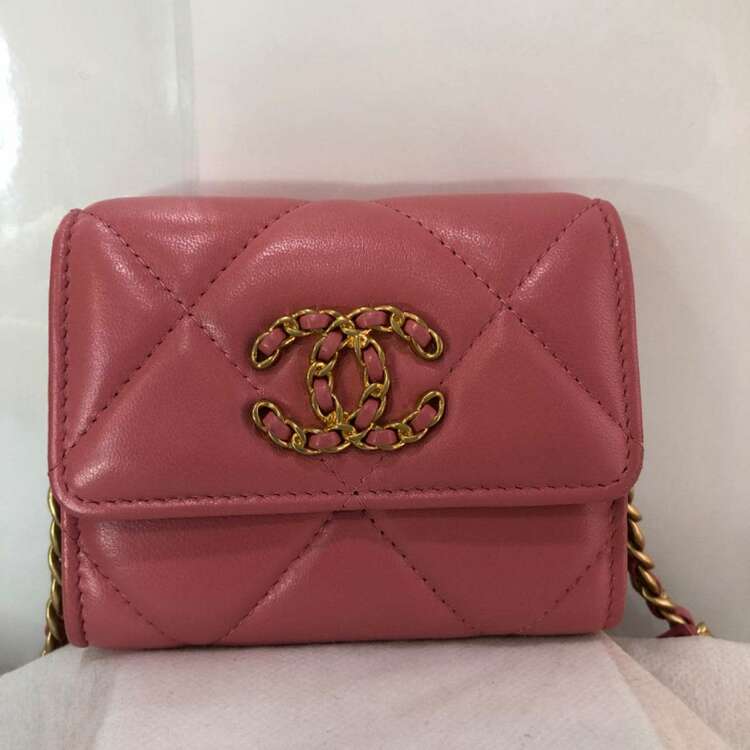 シャネル19 チェーンウォレット（ブランドバッグ）の商品画像 - 査定依頼日：2025年1月20日 - 最高査定価格：150,000円