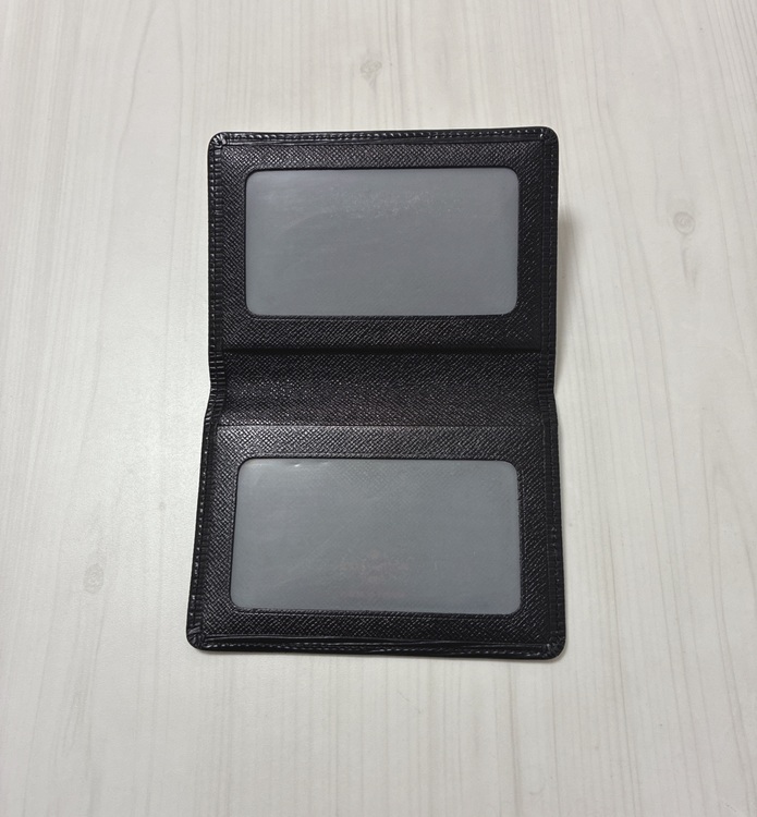 ポルト2カルトヴェルティカル（ブランド財布・小物）の商品画像 - 査定依頼日：2025年10月24日 - 最高査定価格：6,000円