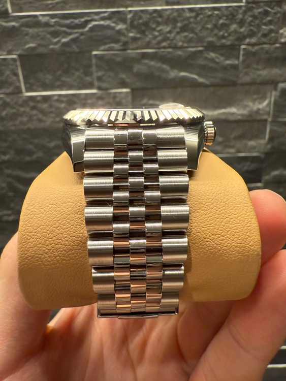 3336934 （高級時計）の商品画像 - 査定依頼日：2025年6月8日 - 最高査定価格：3,400,000円