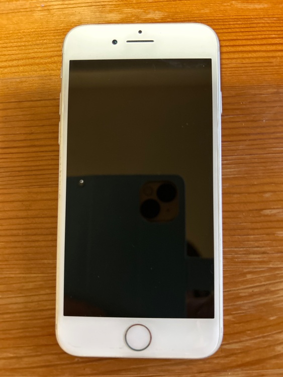 iPhone iPhone8 128GB SIMフリー（スマホ）の商品画像 - 査定依頼日：2026年9月21日 - 最高査定価格：2,000円