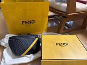 フェンディ  （ブランドバッグ）の商品画像 - 査定依頼日：2024年12月27日 - 最高査定価格：70,000円