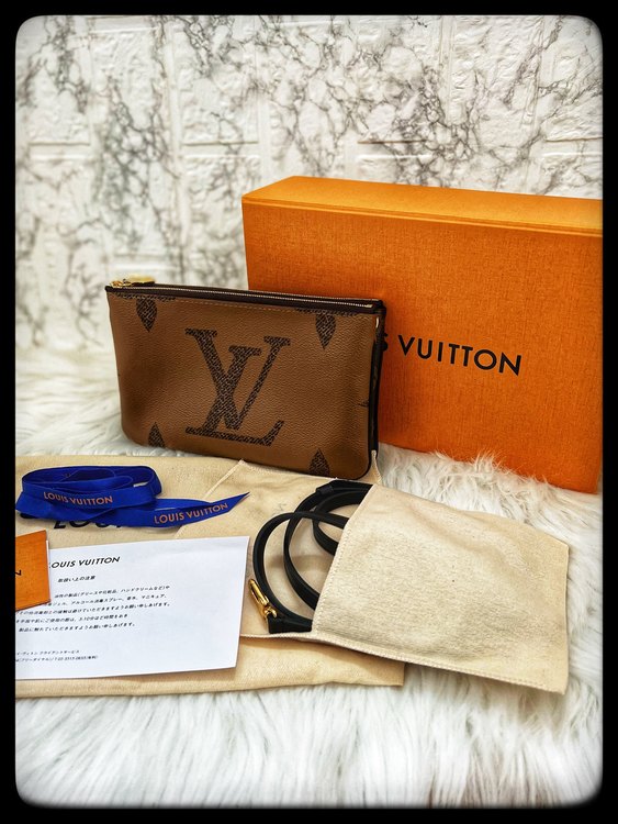 未使用ルイヴィトンポシェットドゥーブルジップ（ブランドバッグ）の商品画像 - 査定依頼日：2022年10月3日 - 最高査定価格：120,000円