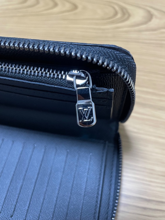 ジッピーウォレット ヴェルティカル モノグラム エクリプス（ブランド財布・小物）の商品画像 - 査定依頼日：2025年8月14日 - 最高査定価格：45,000円