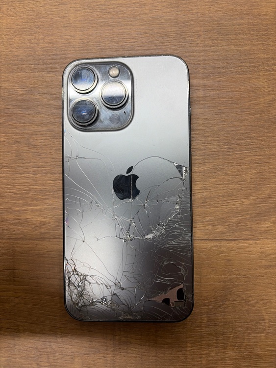 iPhone 13 Pro 256GB Softbank（スマホ）の商品画像 - 査定依頼日：2026年4月30日 - 最高査定価格：31,000円