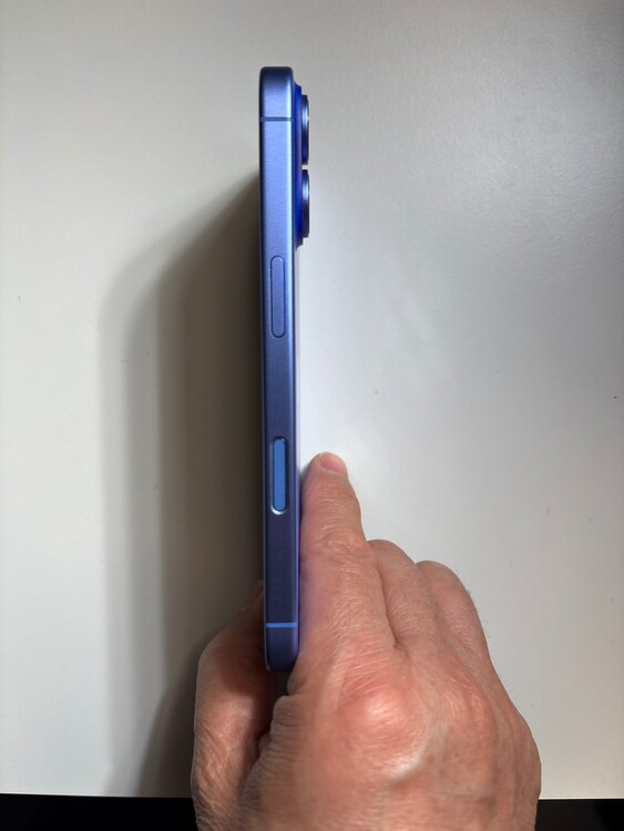 MYDU3J/A（スマホ）の商品画像 - 査定依頼日：2025年4月26日 - 最高査定価格：72,000円