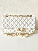 シャネル　ショルダーバッグ　ホワイト　ゴールド　マトラッセ