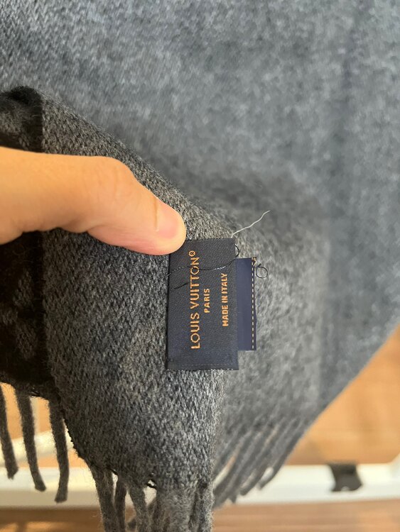 マフラー･モノグラム グラディエント（ブランド財布・小物）の商品画像 - 査定依頼日：2025年2月2日 - 最高査定価格：10,000円