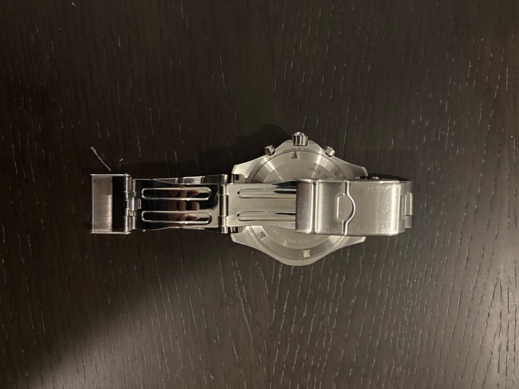 タグホイヤー アクアレーサー CAF111（高級時計）の商品画像 - 査定依頼日：2025年7月27日 - 最高査定価格：56,000円