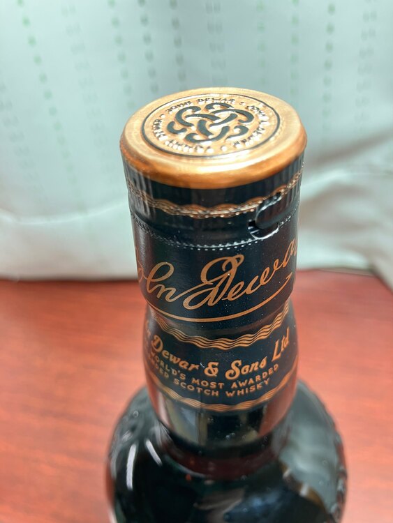 デュワーズ12年ブレンデッド40度　700ml （お酒）の商品画像 - 査定依頼日：2025年3月21日