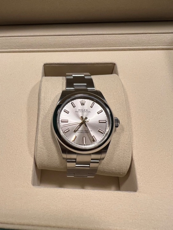 オイスターパーペチュアル31ミリシルバー（高級時計）の商品画像 - 査定依頼日：2025年9月5日 - 最高査定価格：930,000円