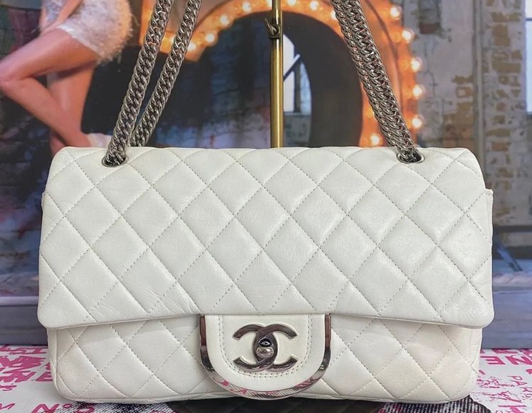 ダブルフラップショルダーバック（ブランドバッグ）の商品画像 - 査定依頼日：2023年8月30日 - 最高査定価格：430,000円