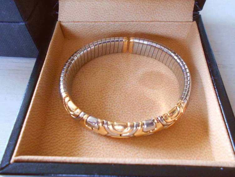 ブルガリ　パレンテシ　バングル　ブレスレッド　レディース（金・貴金属）の商品画像 - 査定依頼日：2023年4月21日 - 最高査定価格：240,000円