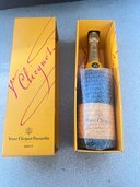 ヴーヴクリコ（お酒）の商品画像 - 査定依頼日：2024年7月30日 - 最高査定価格：4,500円