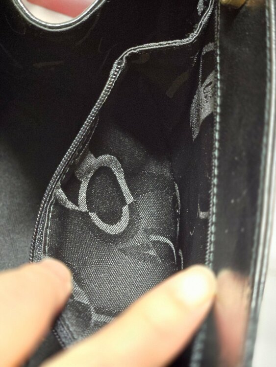 ヴァラ（Vara）リボン トップハンドル バッグと考えられます。（ブランドバッグ）の商品画像 - 査定依頼日：2026年2月24日 - 最高査定価格：20,000円