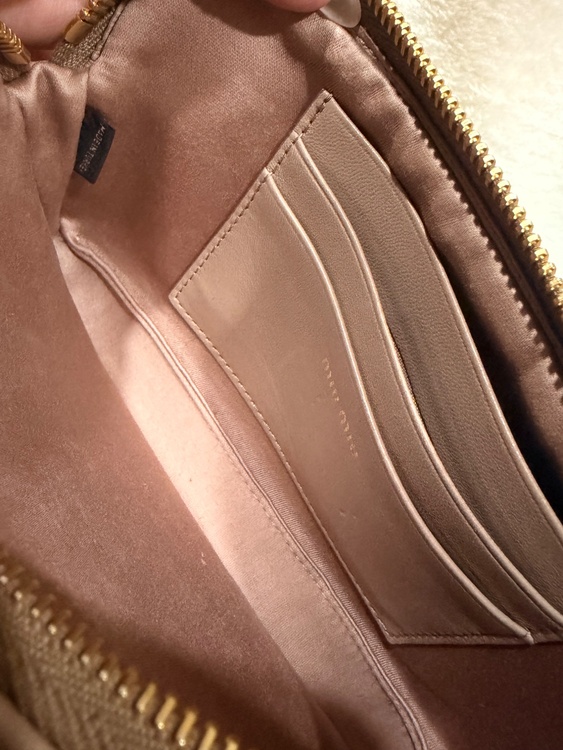 ミュウミュウ  （ブランドバッグ）の商品画像 - 査定依頼日：2026年3月16日 - 最高査定価格：55,000円