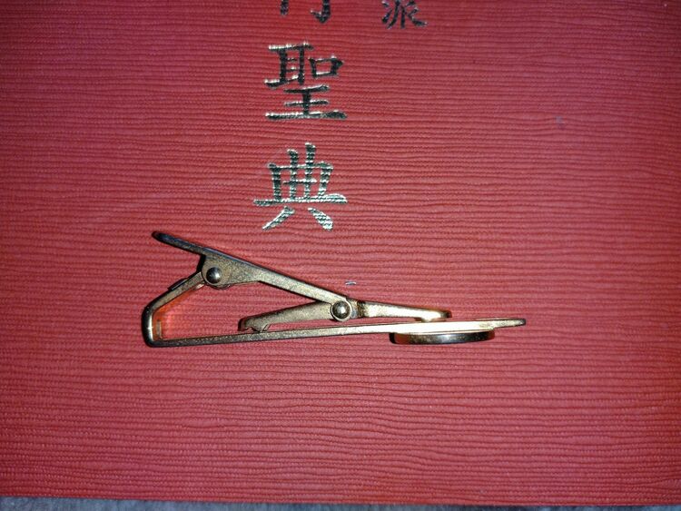 浄土真宗本願寺派ネクタイピン（美術品・骨董品）の商品画像 - 査定依頼日：2025年9月5日 - 最高査定価格：2,000円