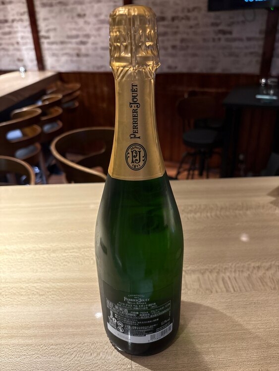 シャンパン ペリエ・ジュエ （お酒）の商品画像 - 査定依頼日：2025年4月30日 - 最高査定価格：17,000円