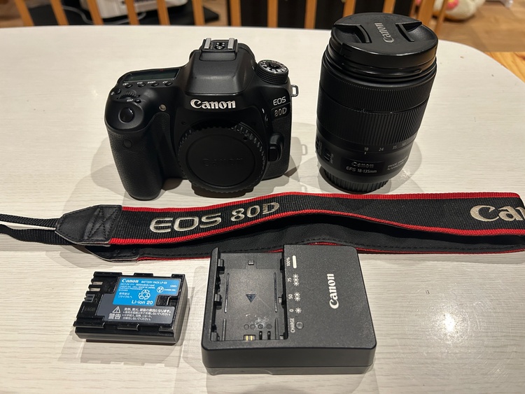 80D（カメラ）の商品画像 - 査定依頼日：2026年4月10日 - 最高査定価格：40,100円