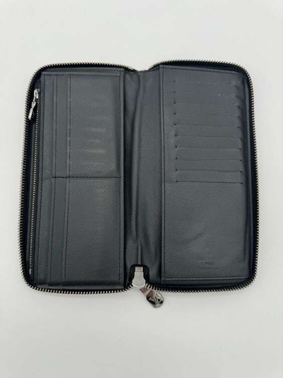 モノグラム エクリプス ジッピーウォレット　ヴェルティカルM62295（ブランド財布・小物）の商品画像 - 査定依頼日：2025年4月4日 - 最高査定価格：20,000円