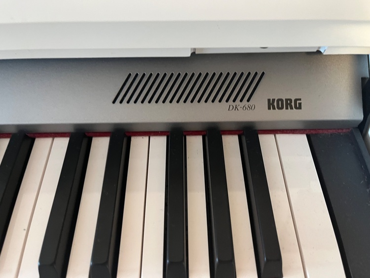 KORG（ピアノ・楽器・PA機材）の商品画像 - 査定依頼日：2026年7月26日 - 最高査定価格：10,000円