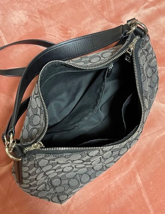 COACH コーチ ショルダーバッグ 斜めがけ 2way シグネチャー（ブランドバッグ）の商品画像 - 査定依頼日：2023年5月12日