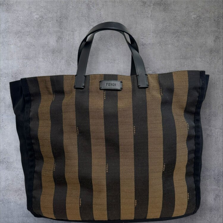 フェンディ  （ブランドバッグ）の商品画像 - 査定依頼日：2025年2月10日 - 最高査定価格：40,000円