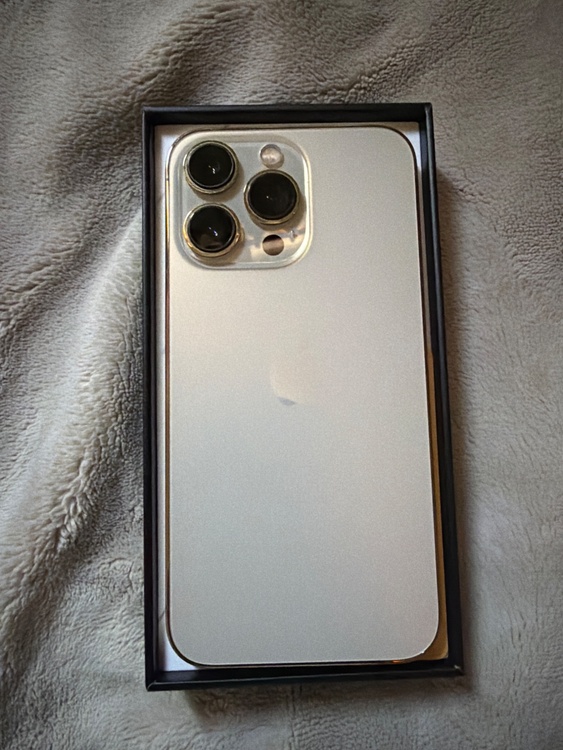 iPhone 13 Pro 256GB au（スマホ）の商品画像 - 査定依頼日：2026年3月1日 - 最高査定価格：41,000円