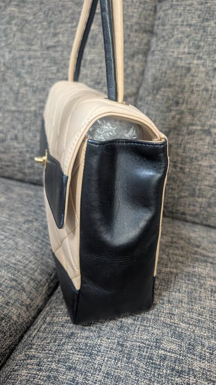 ハンドバッグ　マトラッセ　ゴールド金具　ベージュ　ブラック（ブランドバッグ）の商品画像 - 査定依頼日：2025年10月13日 - 最高査定価格：150,000円