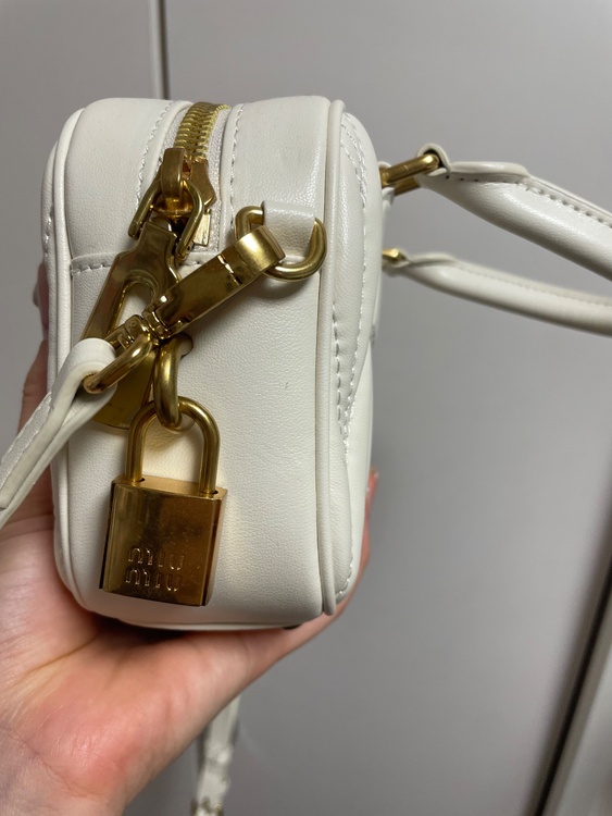 ミュウミュウ  （ブランドバッグ）の商品画像 - 査定依頼日：2026年2月24日 - 最高査定価格：130,000円