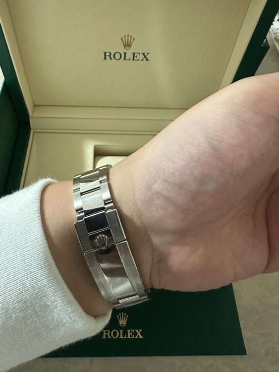 ロレックス GMTマスター 126710blnq（高級時計）の商品画像 - 査定依頼日：2025年10月6日 - 最高査定価格：2,620,000円