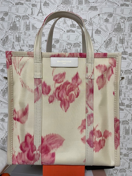 バレンシアガ誕生100年の時のコレクション発表された時のバッグです。青山店で購入（ブランドバッグ）の商品画像 - 査定依頼日：2025年9月24日 - 最高査定価格：25,000円