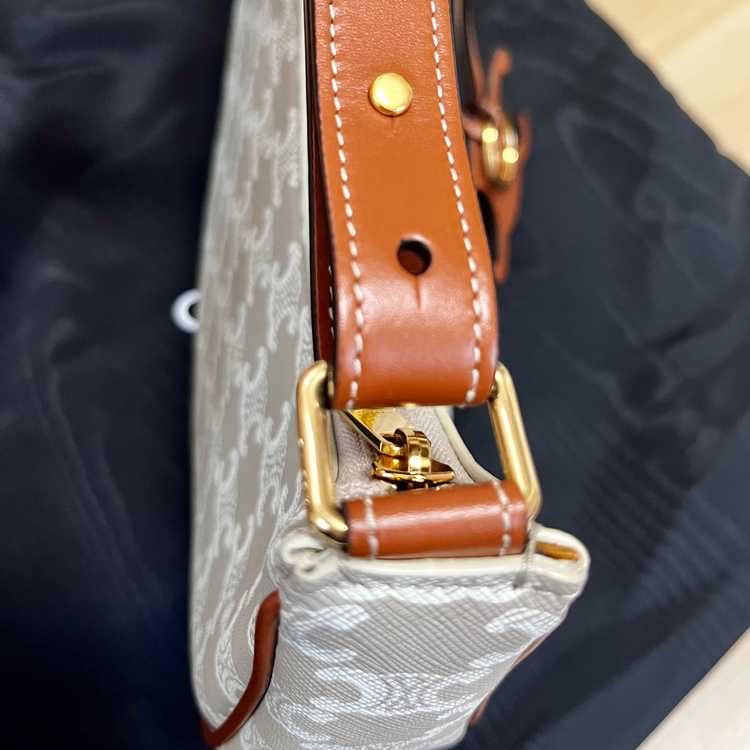 CELINE セリーヌ AVA（アヴァ）バッグ（ブランドバッグ）の商品画像 - 査定依頼日：2026年2月8日 - 最高査定価格：120,000円