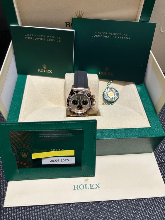 ロレックス デイトナ 126515Lo（高級時計）の商品画像 - 査定依頼日：2025年6月21日 - 最高査定価格：6,450,000円