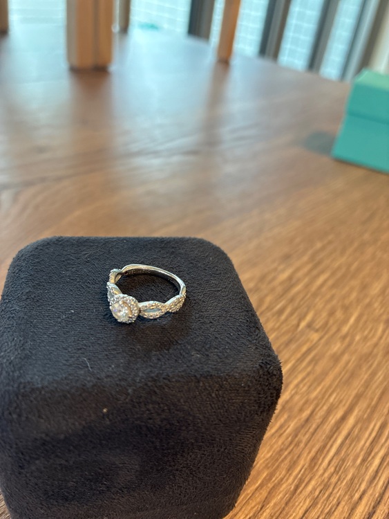 ヴァンドーム グレース エンゲージメントリング (AE_R8210)（金・貴金属）の商品画像 - 査定依頼日：2025年11月13日 - 最高査定価格：70,000円