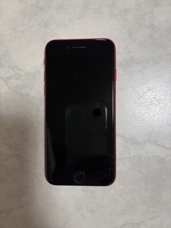 iPhoneSE レッド（スマホ）の商品画像 - 査定依頼日：2026年1月28日 - 最高査定価格：16,000円