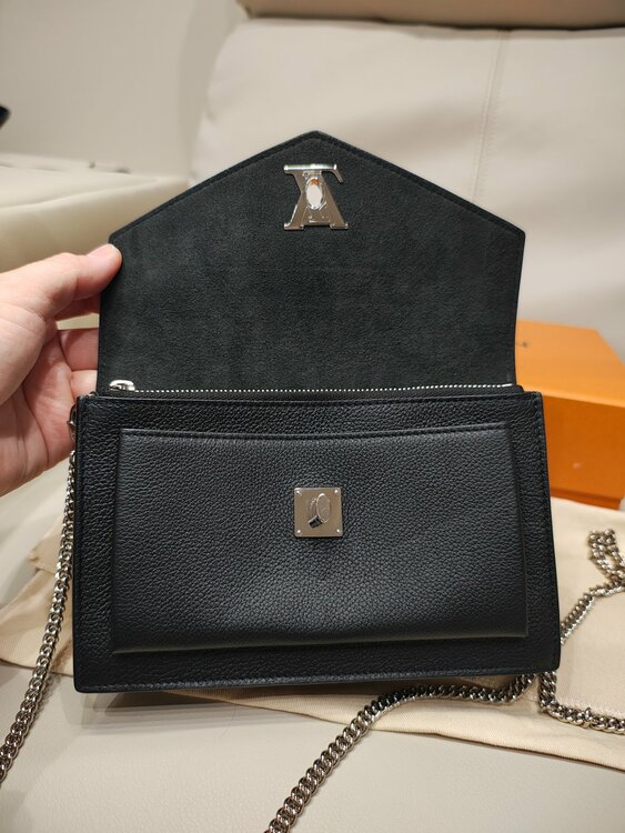 ポシェットロックミーチェーンショルダー（ブランドバッグ）の商品画像 - 査定依頼日：2026年4月9日 - 最高査定価格：130,000円