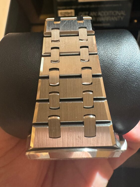 ロイヤルオーク　37mm グレー（高級時計）の商品画像 - 査定依頼日：2025年2月25日 - 最高査定価格：5,300,000円