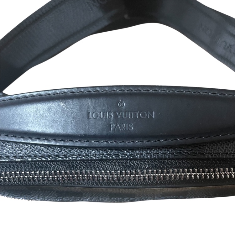 ダミエグラフィット　アンブレール　N41289（ブランドバッグ）の商品画像 - 査定依頼日：2026年1月10日 - 最高査定価格：90,000円