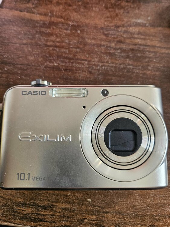 EXILIM（カメラ）の商品画像 - 査定依頼日：2026年2月21日 - 最高査定価格：1,000円