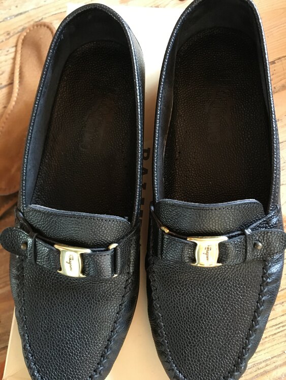フェラガモメンズ革靴（古着・ファッション）の商品画像 - 査定依頼日：2024年12月1日 - 最高査定価格：999円