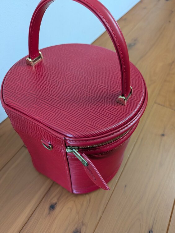 ルイヴィトン エピ （ブランドバッグ）の商品画像 - 査定依頼日：2025年12月16日 - 最高査定価格：40,000円